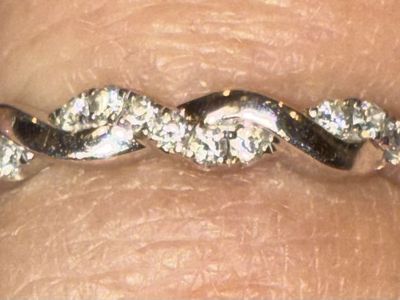 Shane Co. 14k White Gold Diamond Pavé Infinity Band -Excellent Condition!