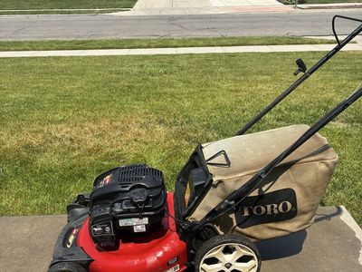 Toro 21” 163cc Briggs & Stratton Walk-Behind Recycling Lawn Mower - Starts First Pull!