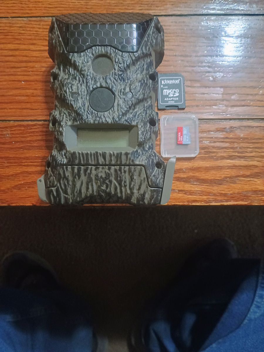 Outdoor Trail Camera with 32 mb sd card