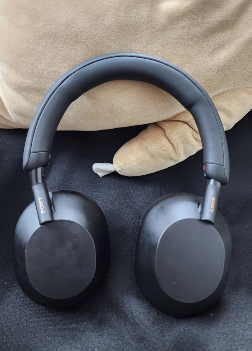 New almost Sony WH-1000XM5 Wireless Noise-Cancelling Headphones - Black