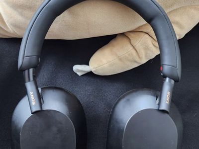 New almost Sony WH-1000XM5 Wireless Noise-Cancelling Headphones - Black
