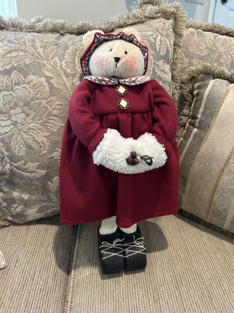 Among Friends, Molly Muff