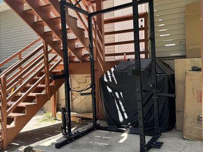 BRAND NEW Power Rack w Assesories