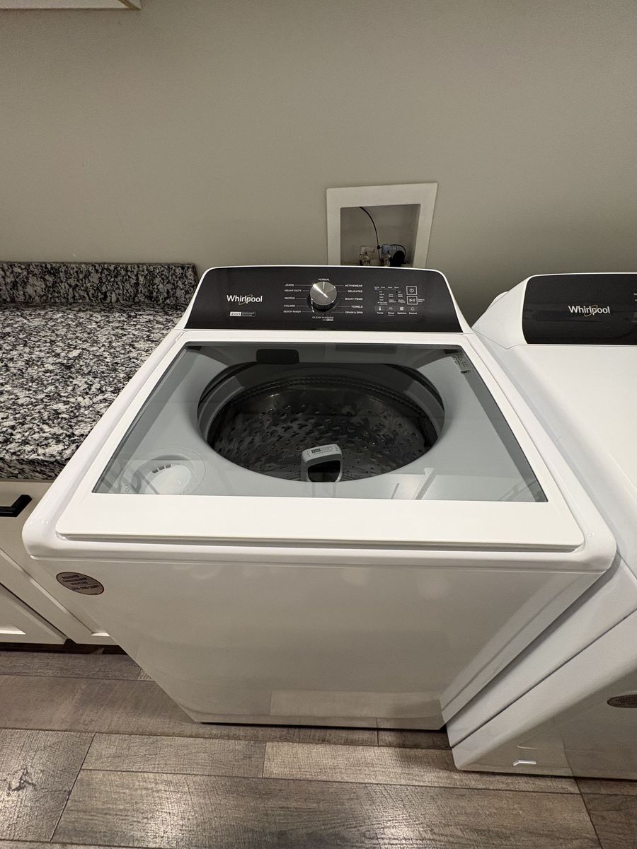 🧺 Whirlpool Washer & Gas Dryer Set – Like New (