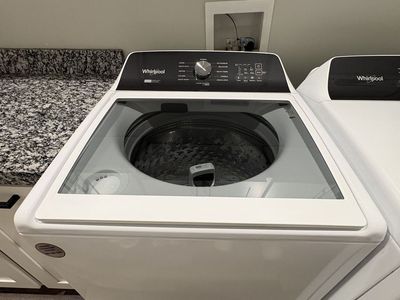 🧺 Whirlpool Washer & Gas Dryer Set – Like New (