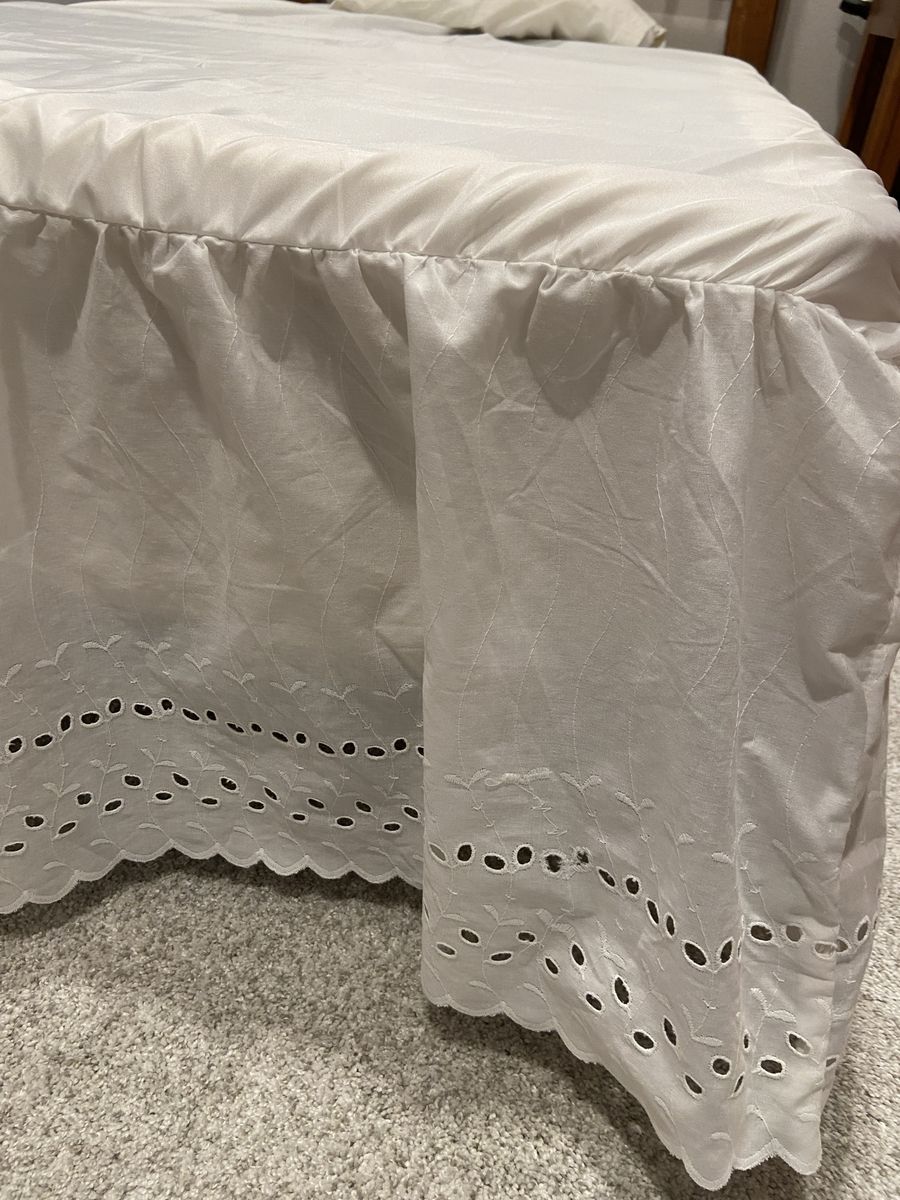 Queen size bed skirt