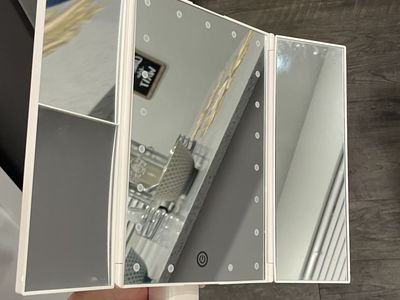 Mirror Tri Fold