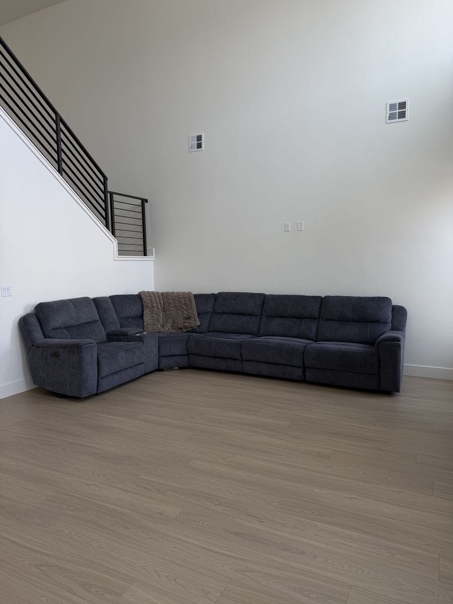 Main image 4