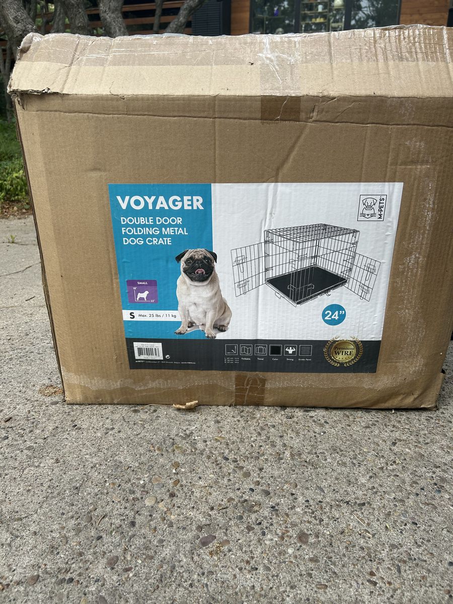 Small wire dog crate. Fits dogs 10-15 lbs comfortabley.