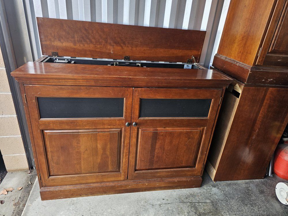 Wooden Media Cabinet with Pop-Up TV Lift Mechanism and Storage Shelves