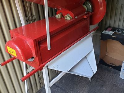 Grape crusher-destemmer and press