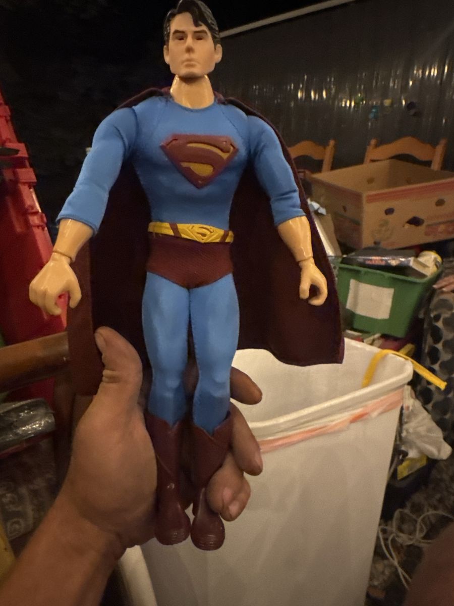 Superman Returns Poseable Action Figure with Fabric Suit and Cape