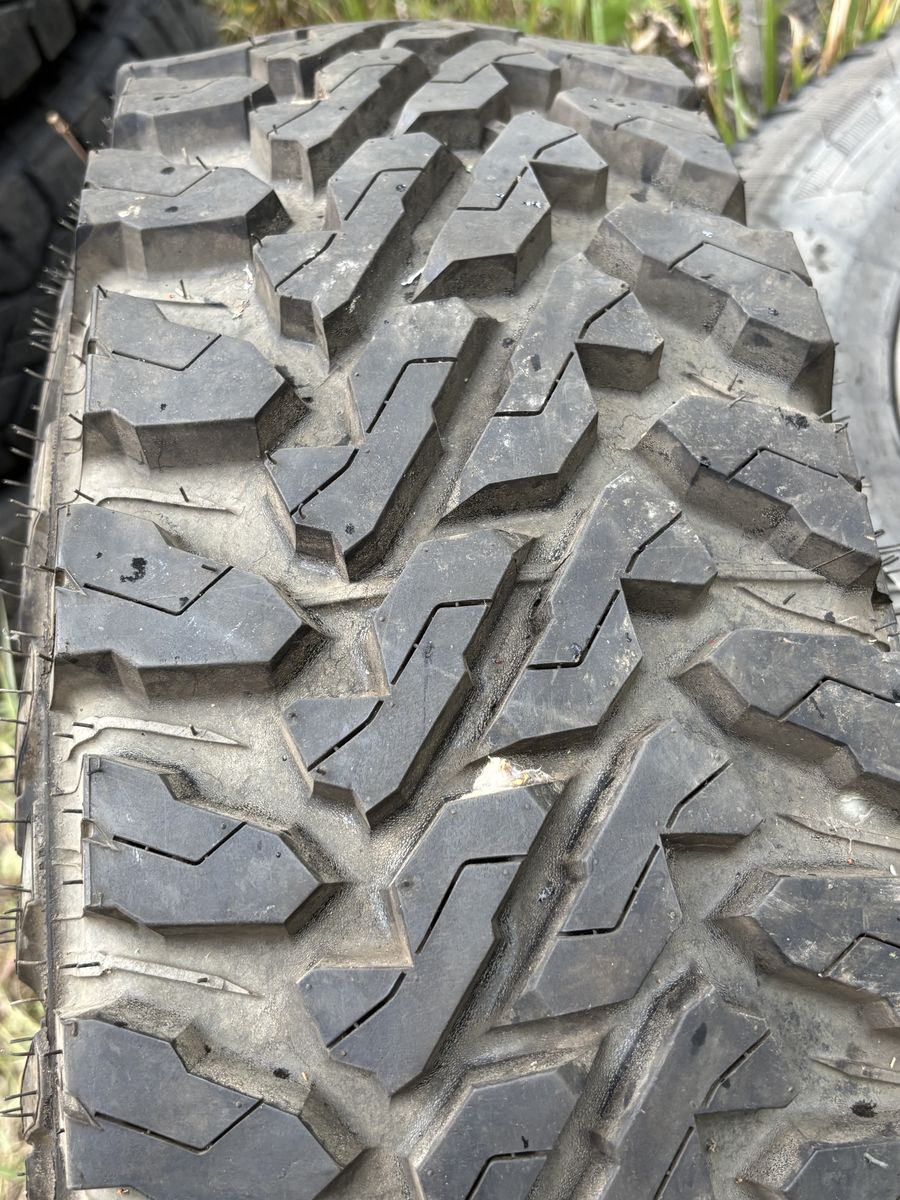 255/85r16 (33x10) Yokohama MT G003 on Toyota Steel 16" rim