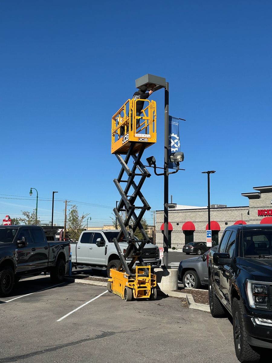 SCISSOR LIFT 19FT - 26FT - 32FT.    RENTAL