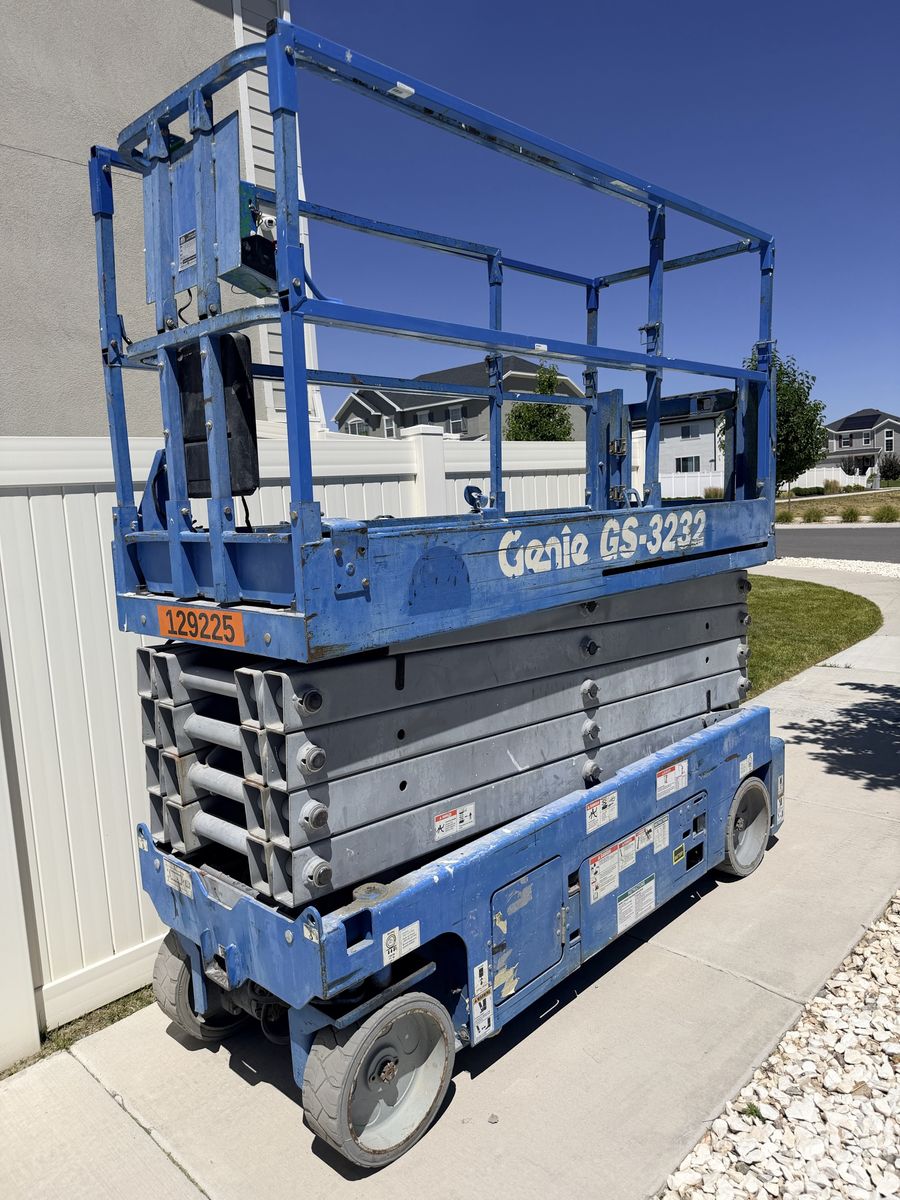 Genie GS-3232 Electric Scissor Lift