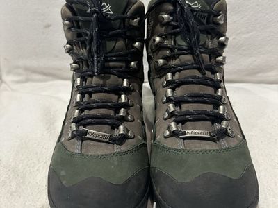 Montrail women’s size 7 grey/forest green goretex Leather like new hiking boots