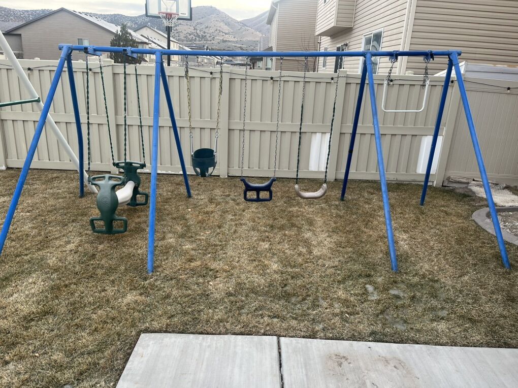 5 Swing 4 Pole Swingset