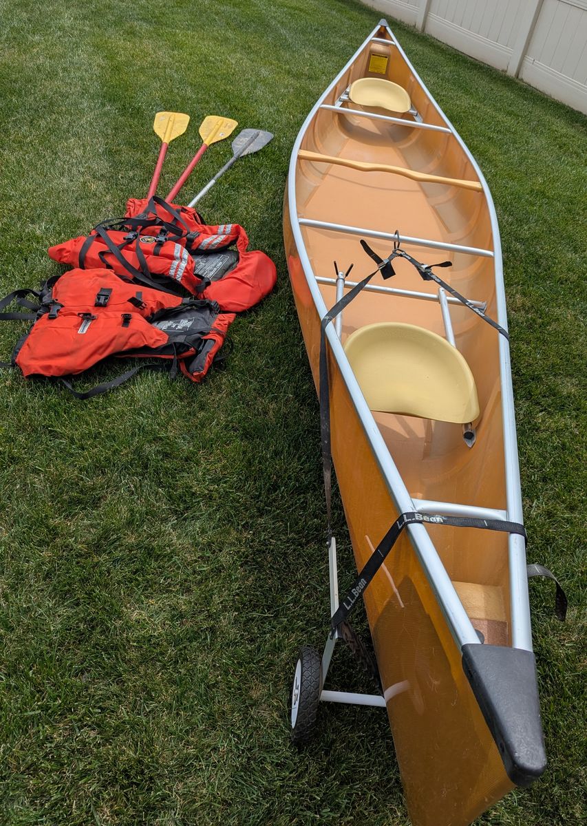 Canoe - Wenonah Spirit II (with accessories)