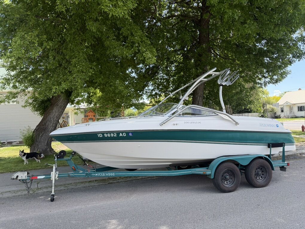 1997 Four Winns 200 Horizon Boat