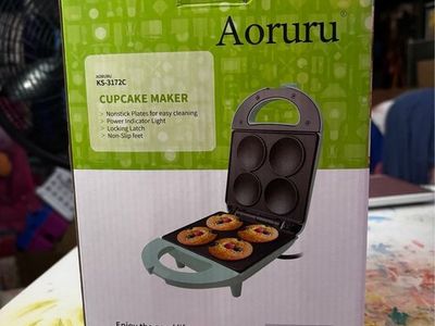 Aoruru KS-3172C Cupcake Maker - Nonstick, Compact, Easy Clean, Locking Latch