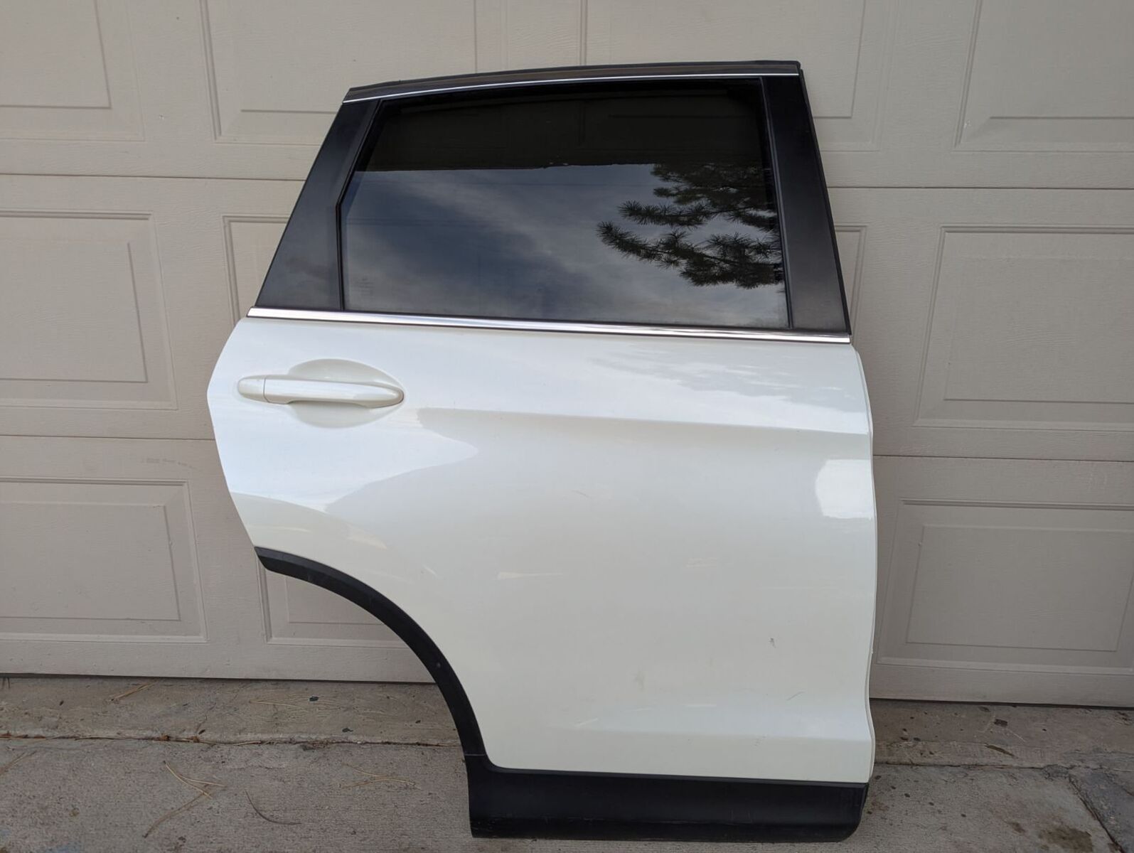 Honda CRV 2012-2016 Door Right Passenger Side Rear Complete Assembly (Off White)