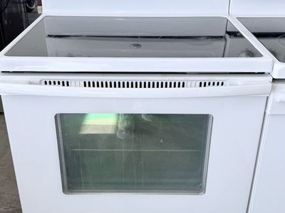 Whirlpool Electric Range with Glass Cooktop - White