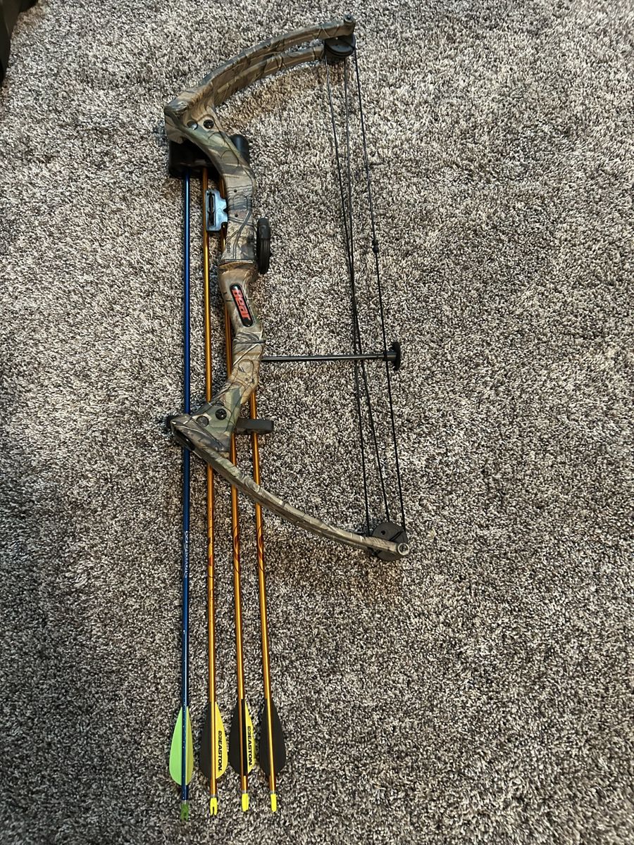 Kids Diamond Infinite Edge Pro Compound Bow RH Camo with Arrows