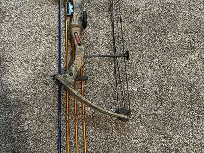 Kids Diamond Infinite Edge Pro Compound Bow RH Camo with Arrows