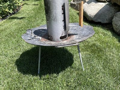 Portable charcoal barbecue with chimney