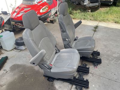 Buick Enclave 2015 set of two middle row bucket seats
