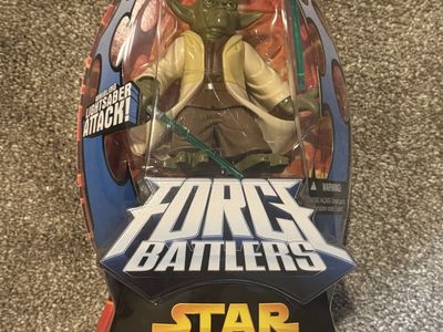 Star Wars Force Battlers Yoda Action Figure w/ Lightsaber Attack & Missile-Firing Hover Pod