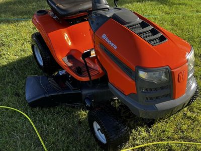 HUSQVARNA Riding Lawn Mower