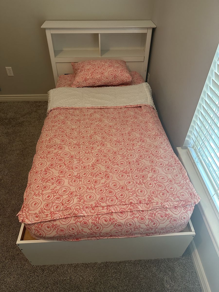 Girl twin Beddy’s bedding