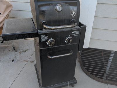 Members Mark Black Gas Grill with Side Burner and Temperature Gauge - Used