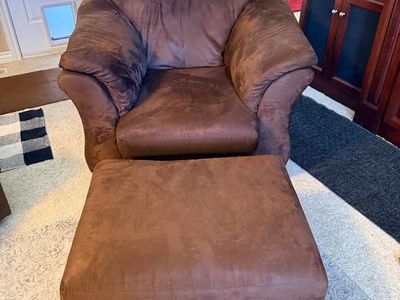 Brown Chair with Ottoman-Like New