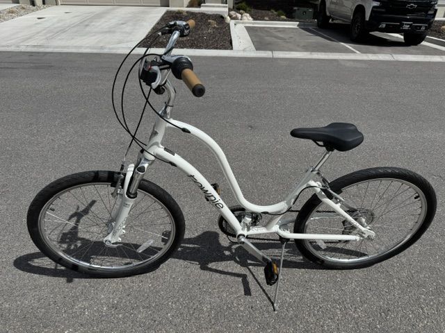 Electra Townie 7D Cruiser Bike - 26" Wheels - Excellent Condition.