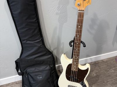 Fender Mustang Bass – Crafted in Japan (2004–2005)