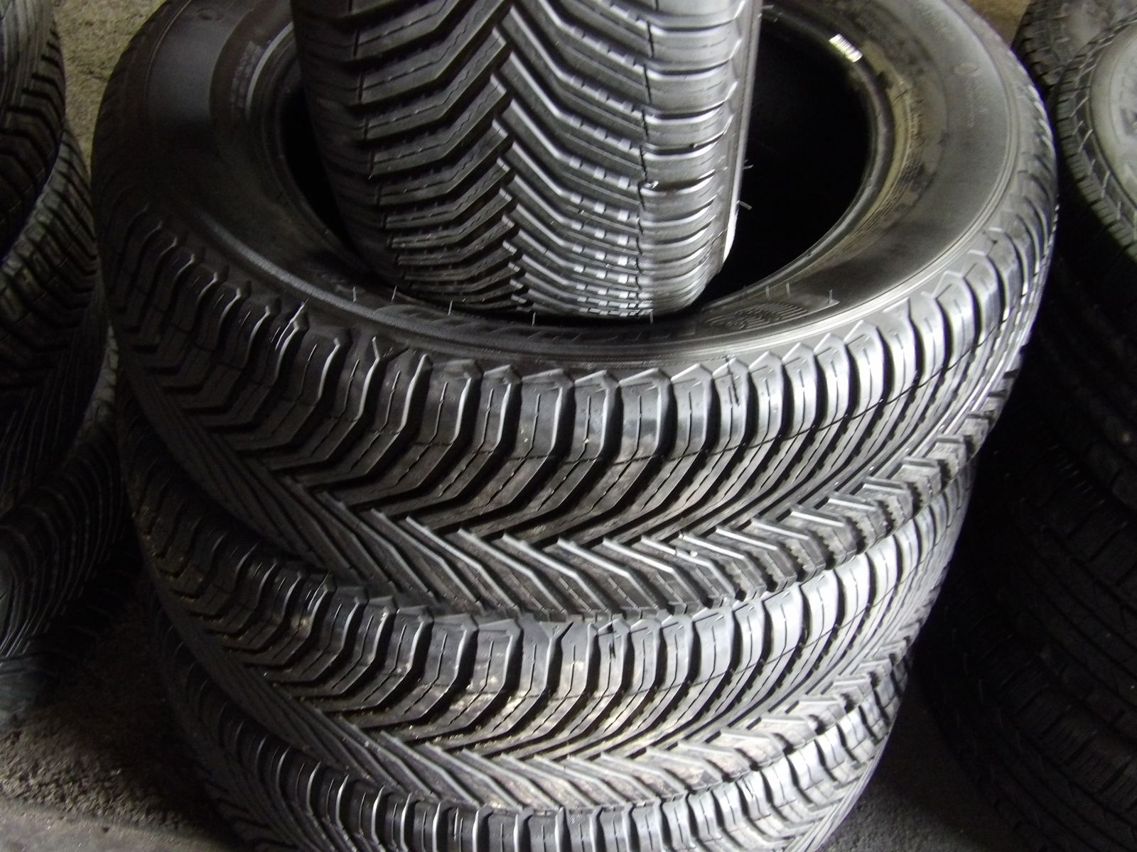 235/60R18 MIICHELIN CROSSCLIMATE 2 SET OF USED TIRES