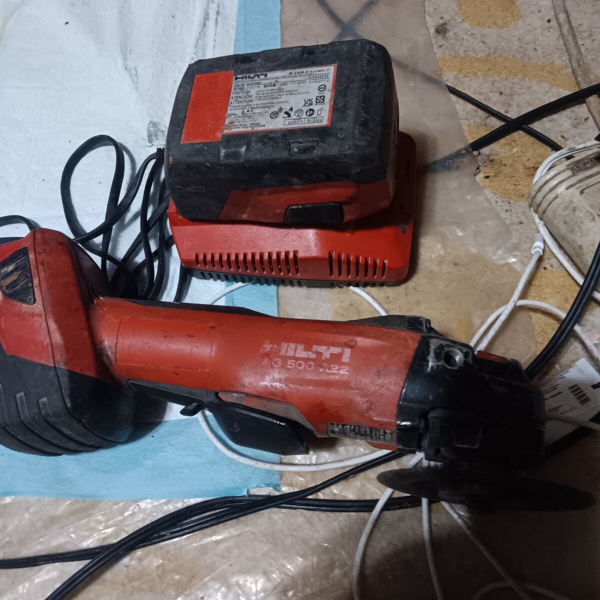 hilti grinder & extra battery & charger