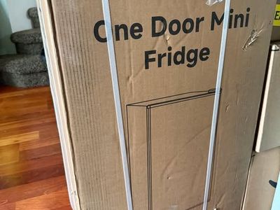 NEW 3.2 Cu Ft Mini Fridge w/ Freezer - Black - In Box
