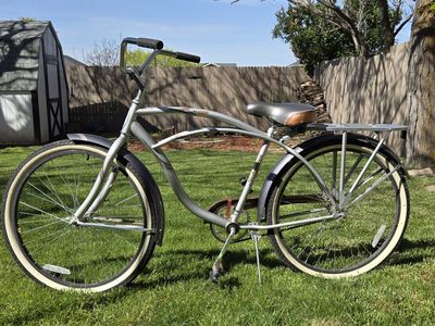 Schwinn Del Mar Cruiser Bike - Silver, Classic Frame, Rear Rack, Whitewall Tires