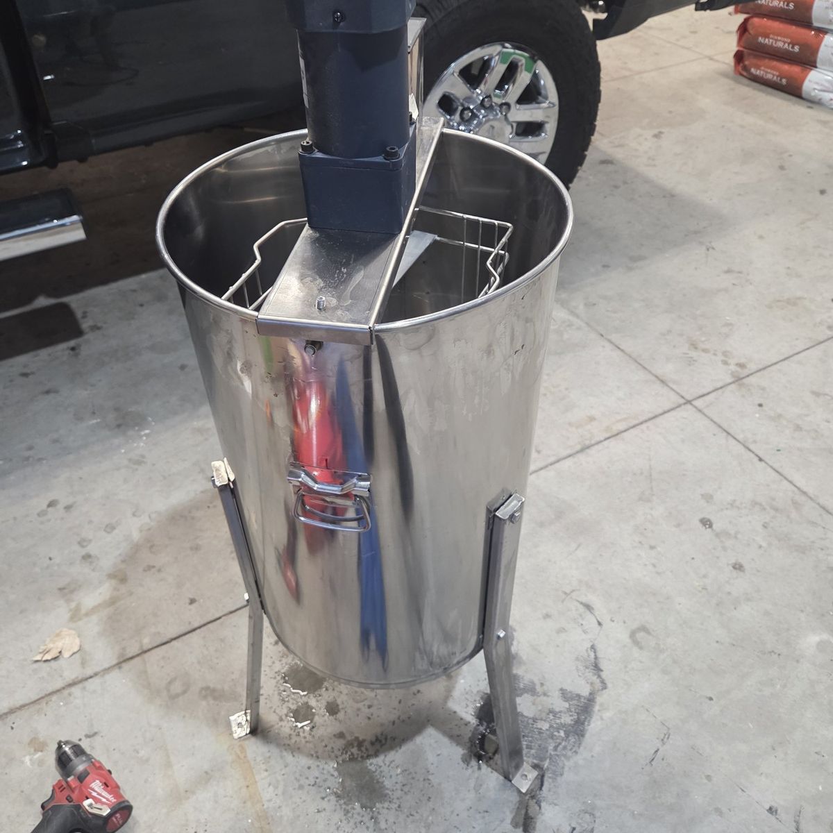 Electric 2-Frame honey harvester