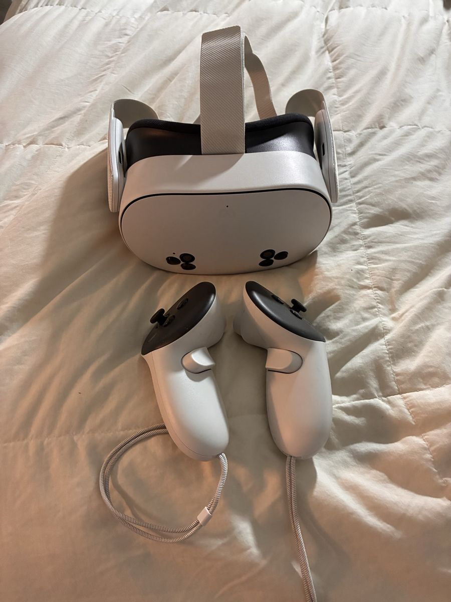 OCULUS QUEST 3S 128 GB BARELY USED