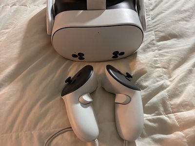 OCULUS QUEST 3S 128 GB BARELY USED