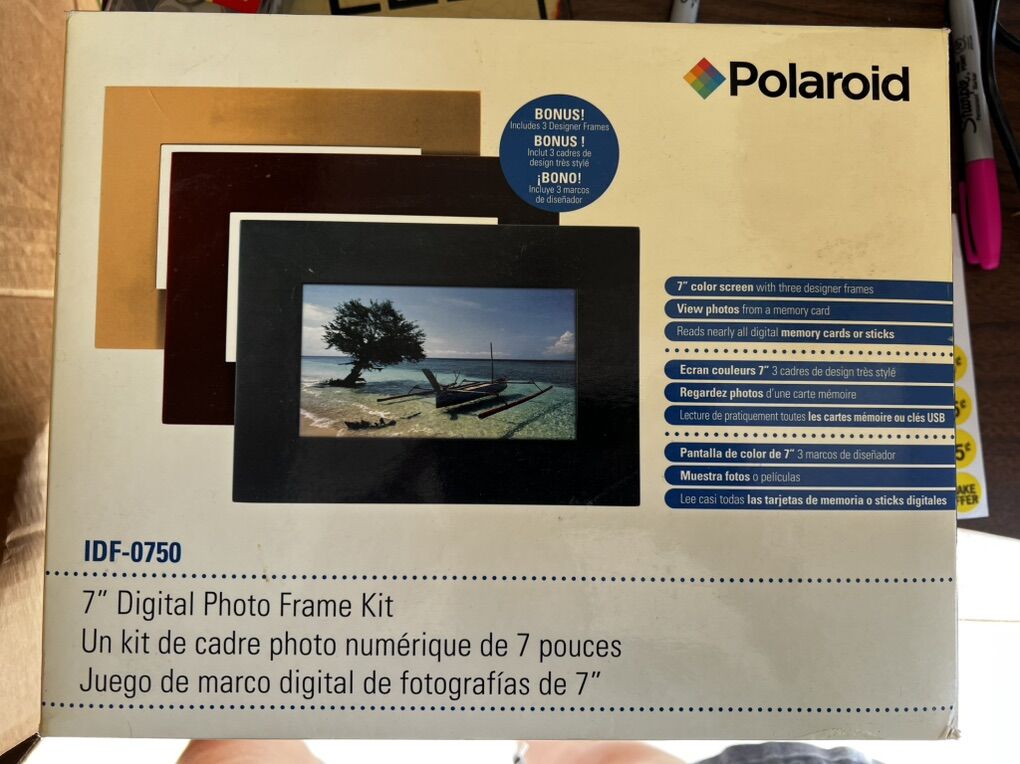 New Polariod 7 Digital Photo Frame