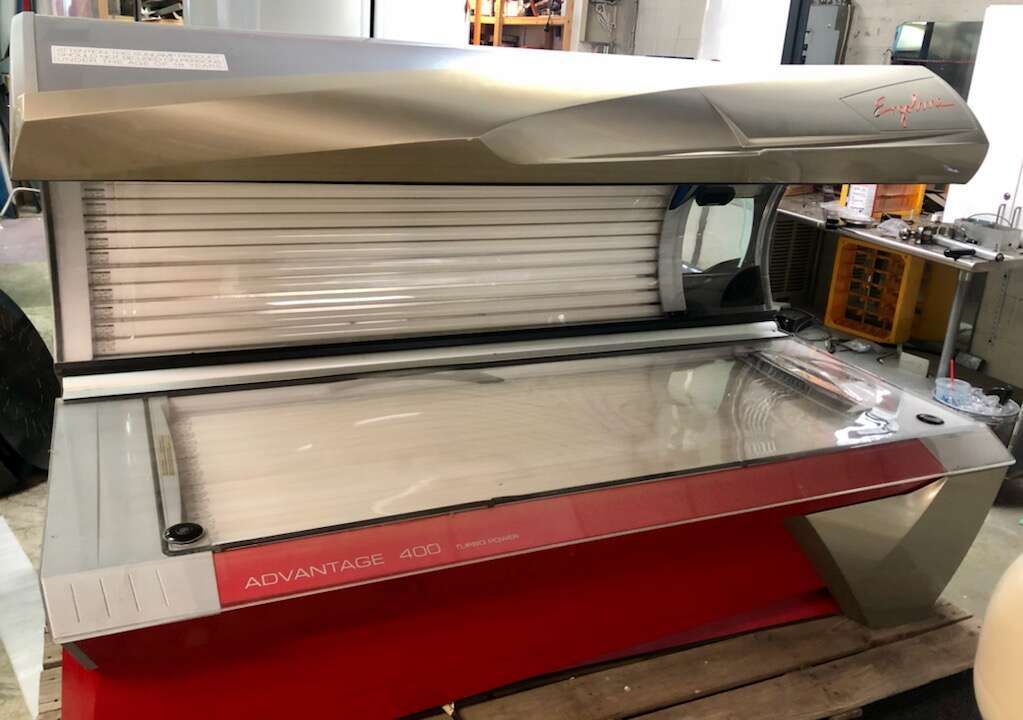 ADVANTAGE 400 TANNING BED