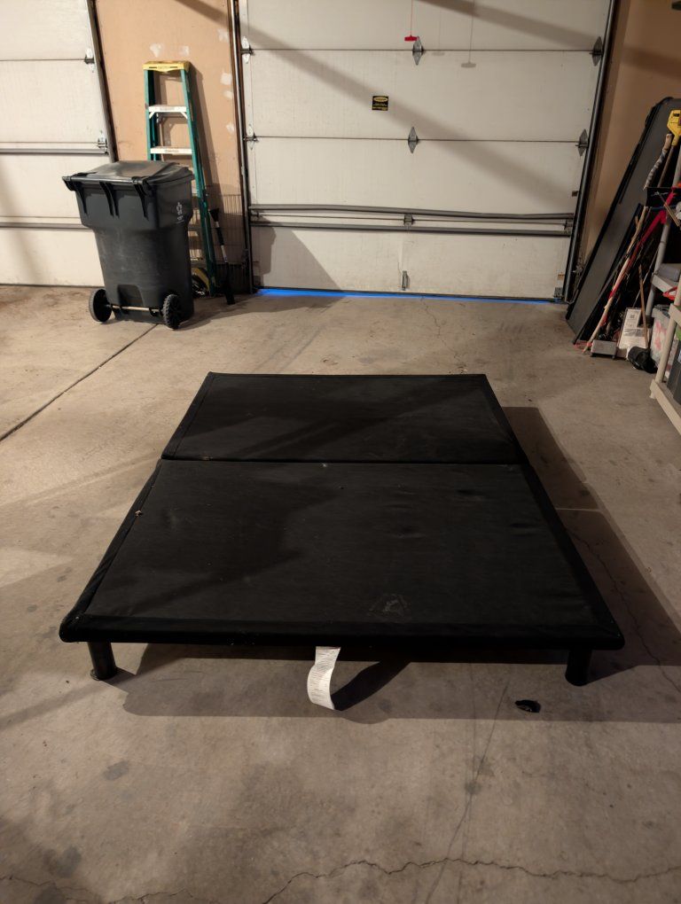 Queen bedframe