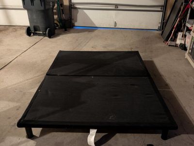 Queen bedframe