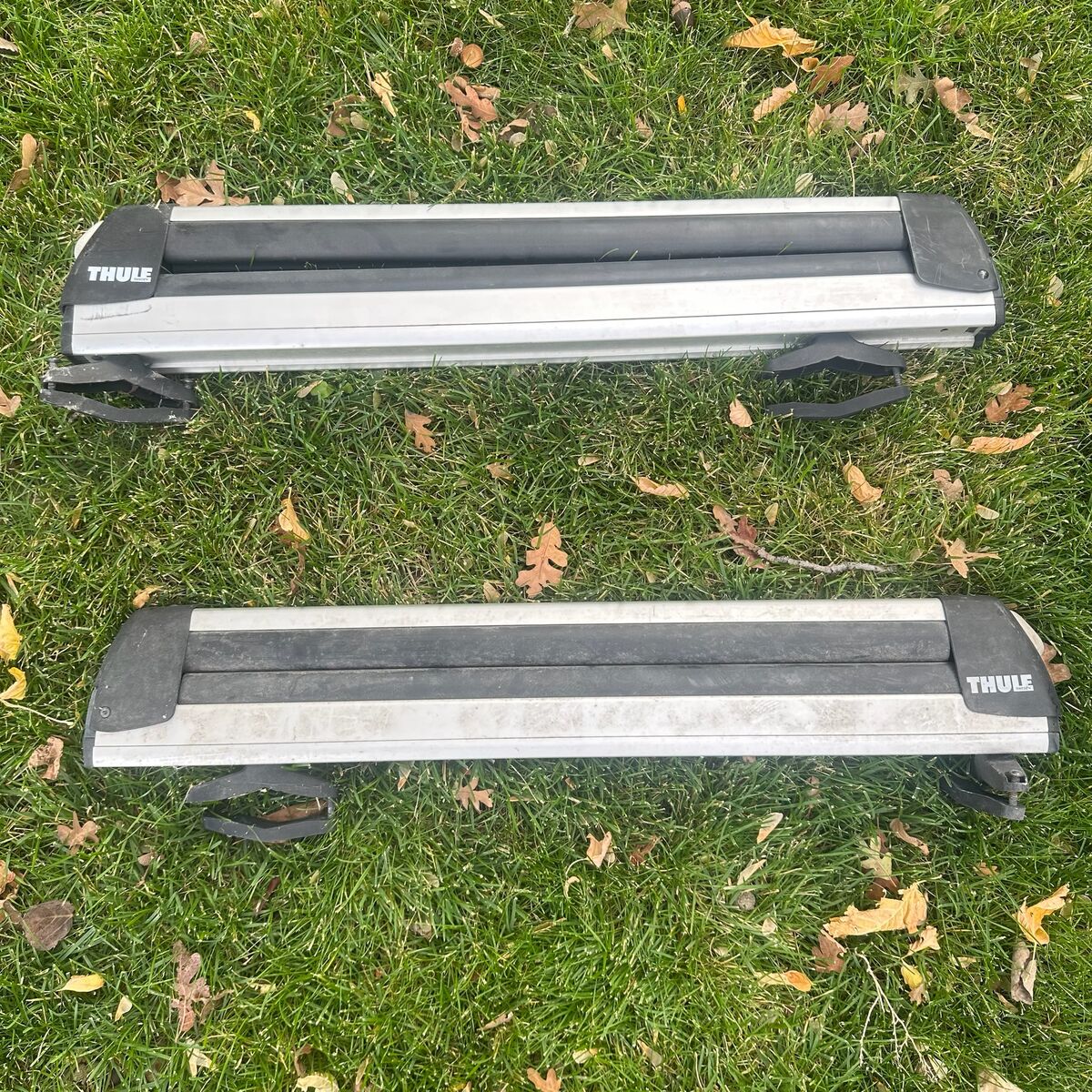 Thule Roof Rack Crossbars with Mounts
