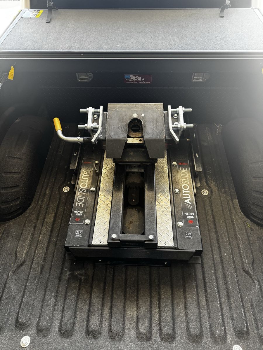 Demco 21K Autoslide 5th Wheel Hitch. Ford Puck